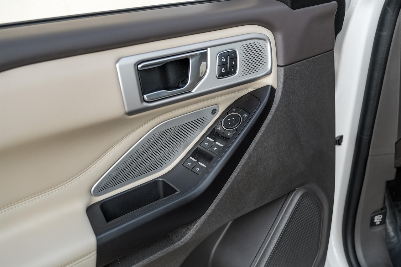 Ford Explorer Vehicle Main Gallery Image 46