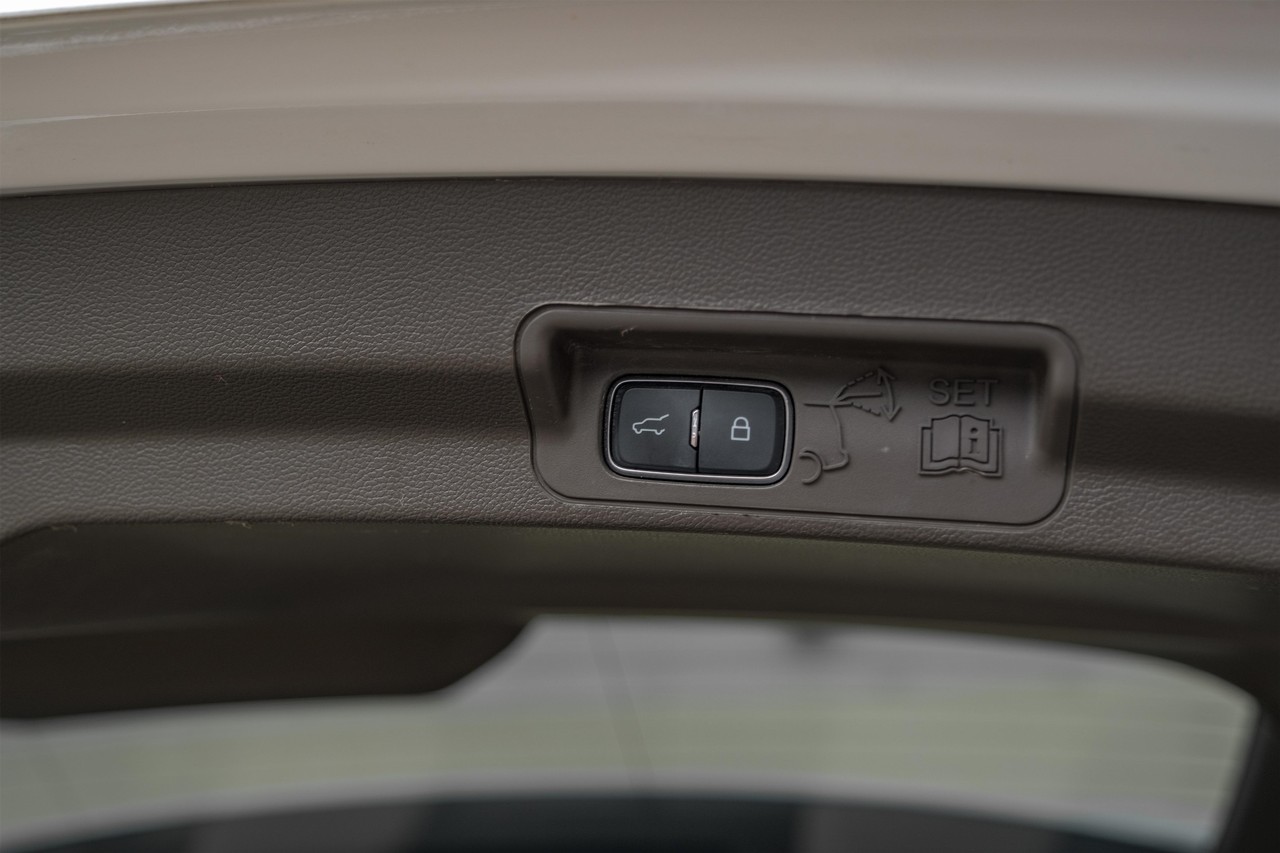 Ford Explorer Vehicle Main Gallery Image 54