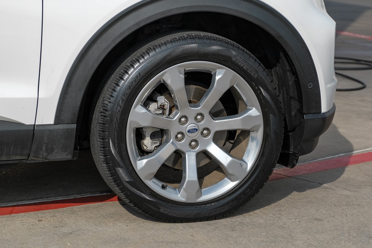 Ford Explorer Vehicle Main Gallery Image 56