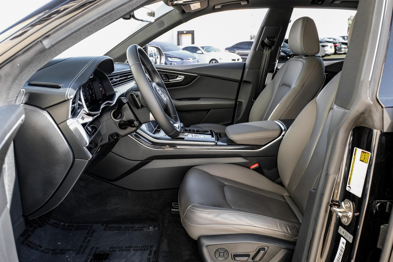 Audi Q8 Vehicle Main Gallery Image 04