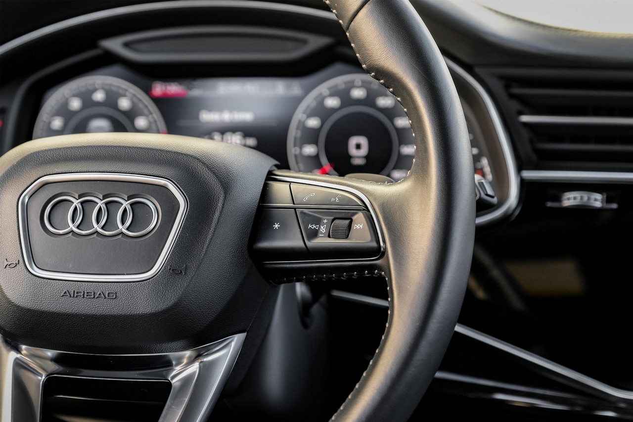 Audi Q8 Vehicle Main Gallery Image 17