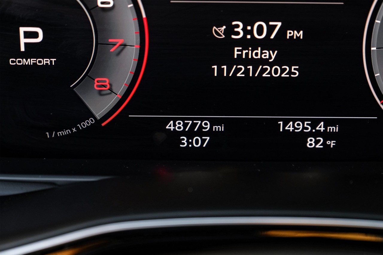 Audi Q8 Vehicle Main Gallery Image 19