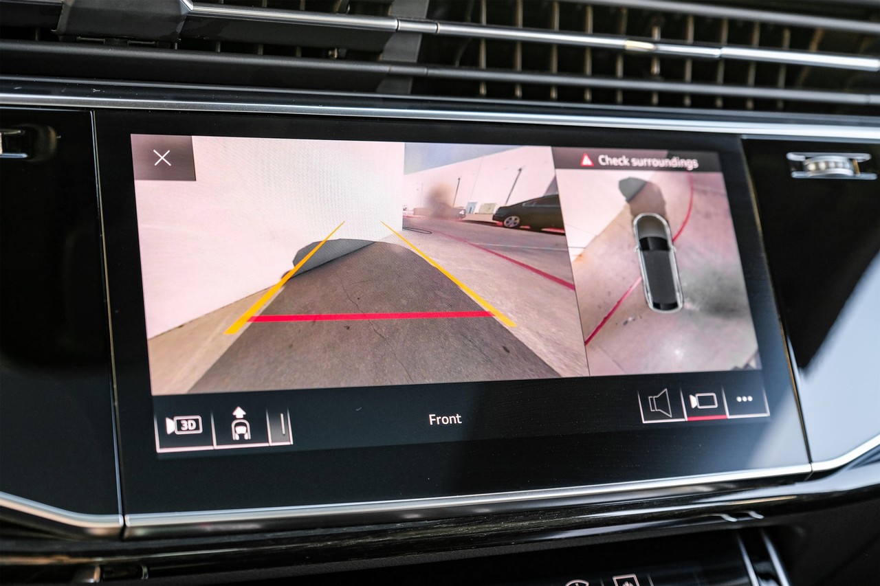 Audi Q8 Vehicle Main Gallery Image 21