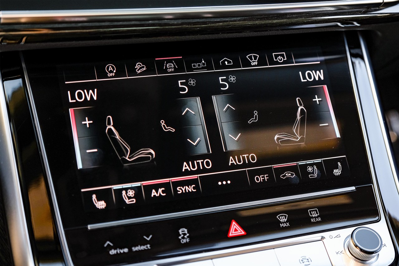 Audi Q8 Vehicle Main Gallery Image 25