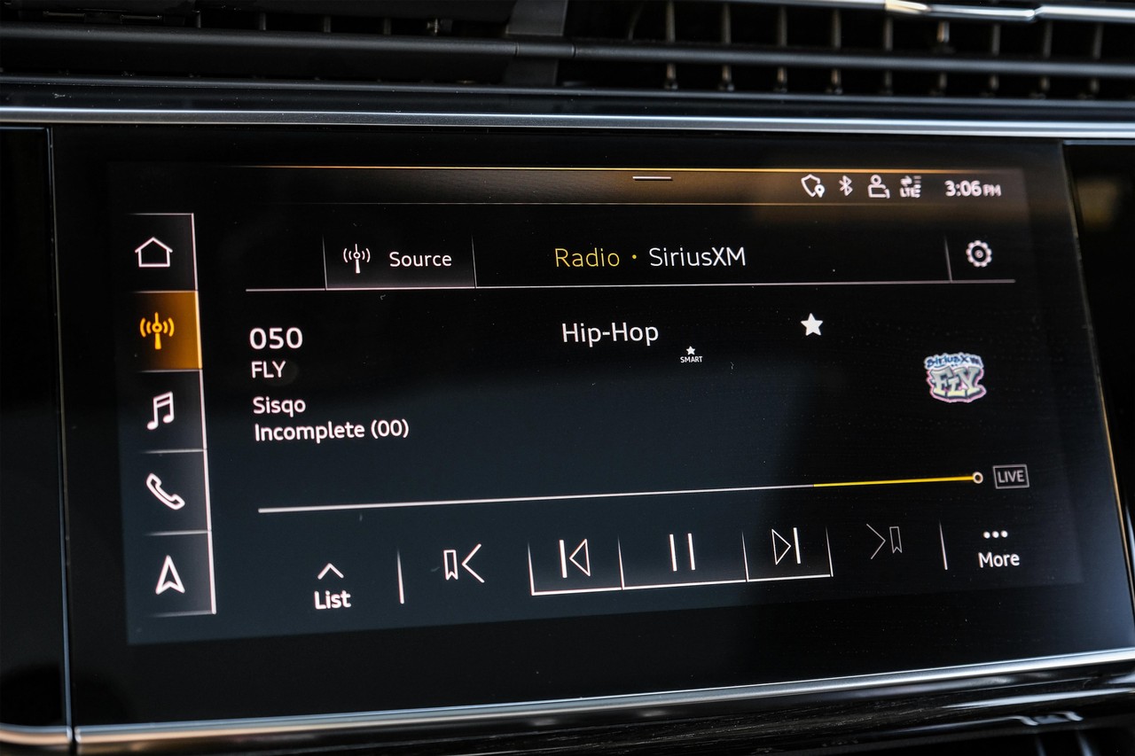 Audi Q8 Vehicle Main Gallery Image 26