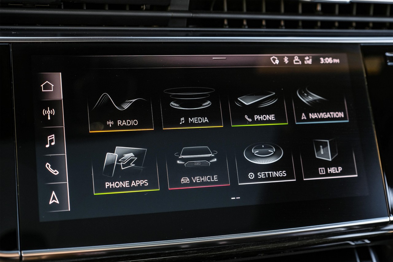 Audi Q8 Vehicle Main Gallery Image 27