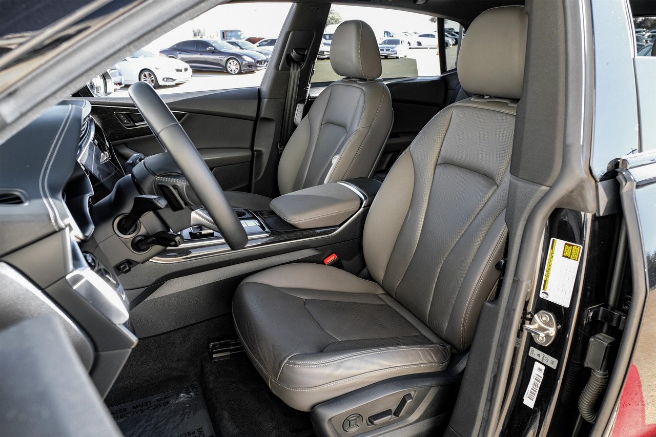 Audi Q8 Vehicle Main Gallery Image 30