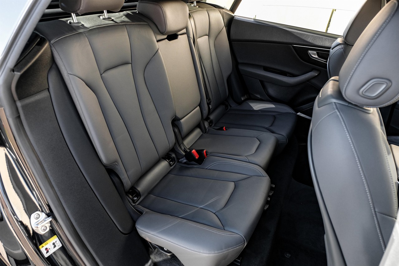 Audi Q8 Vehicle Main Gallery Image 33