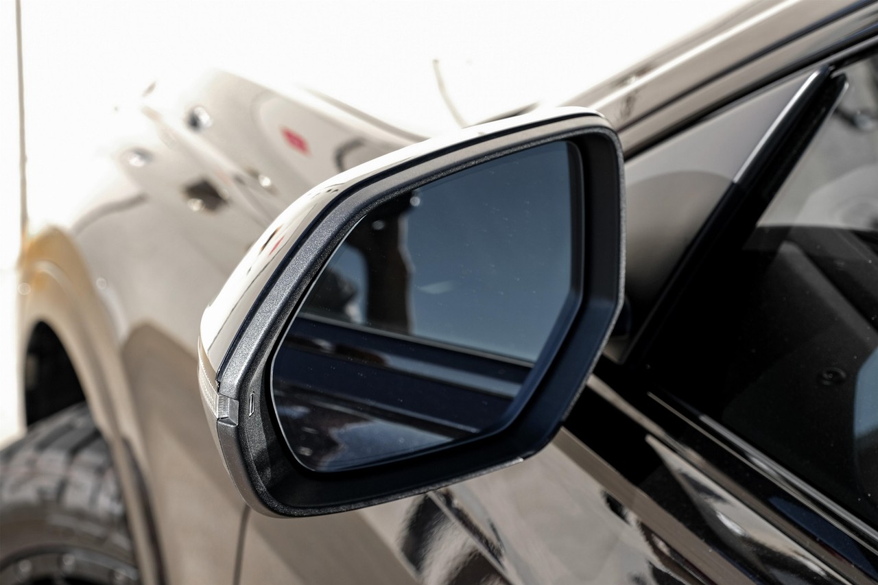 Audi Q8 Vehicle Main Gallery Image 38