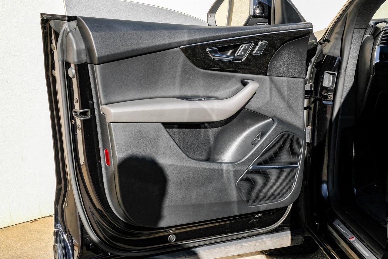 Audi Q8 Vehicle Main Gallery Image 39