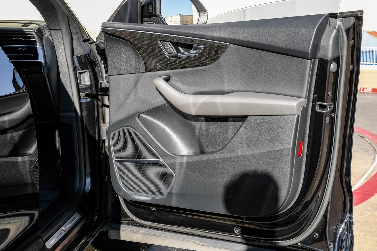 Audi Q8 Vehicle Main Gallery Image 41