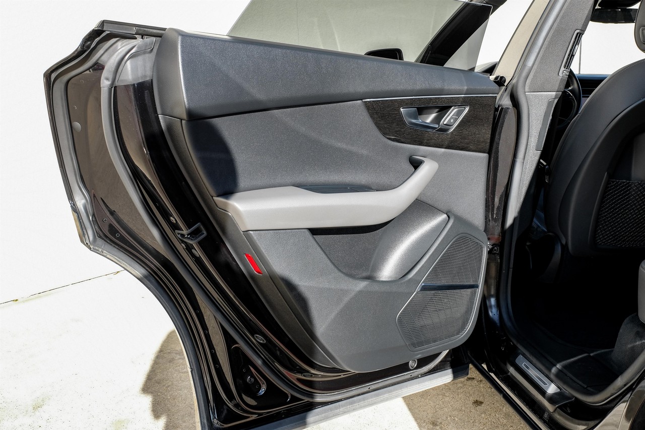 Audi Q8 Vehicle Main Gallery Image 42