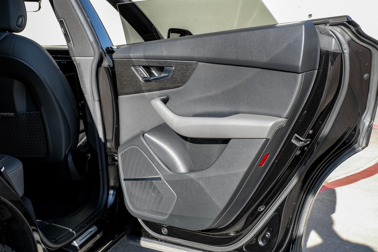 Audi Q8 Vehicle Main Gallery Image 43