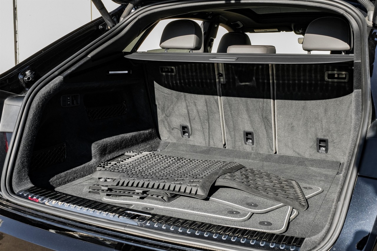 Audi Q8 Vehicle Main Gallery Image 46