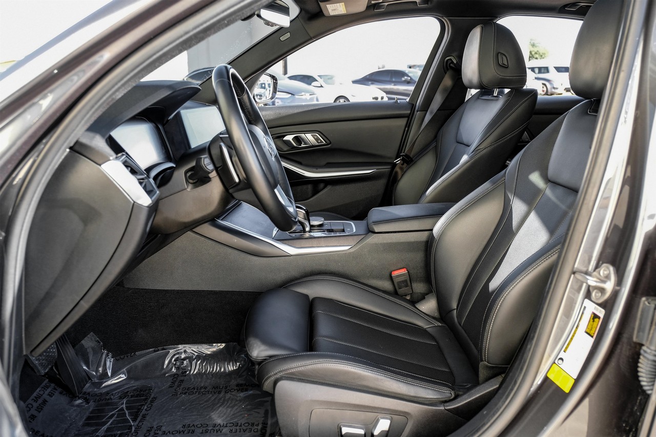 BMW 3 Series Vehicle Main Gallery Image 04