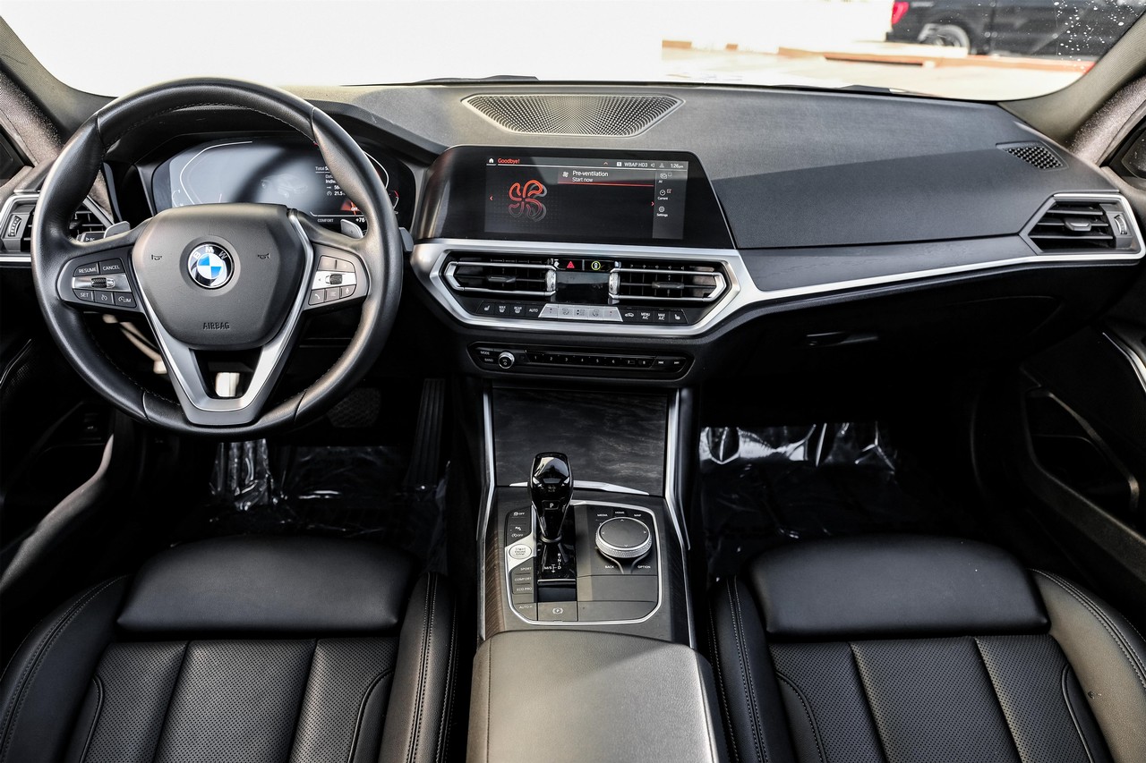 BMW 3 Series Vehicle Main Gallery Image 14