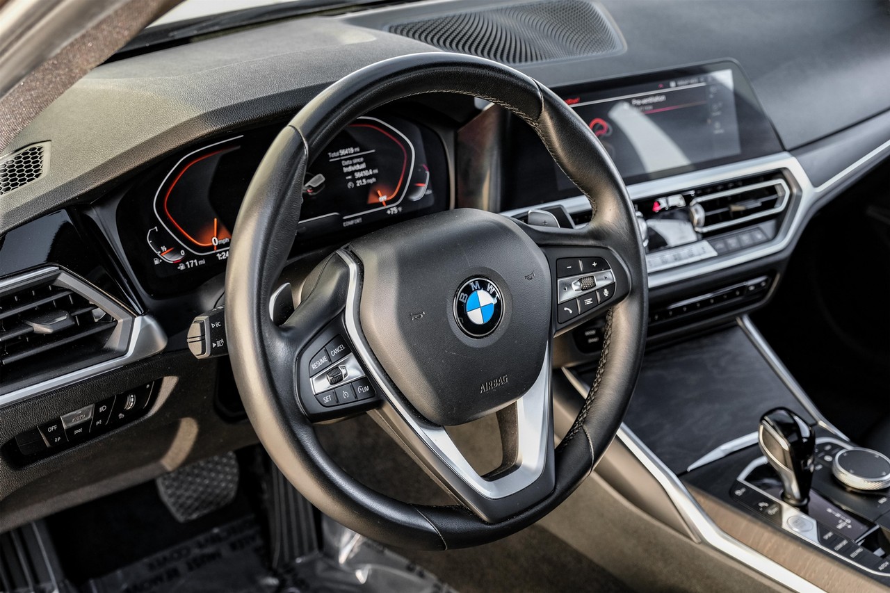 BMW 3 Series Vehicle Main Gallery Image 15
