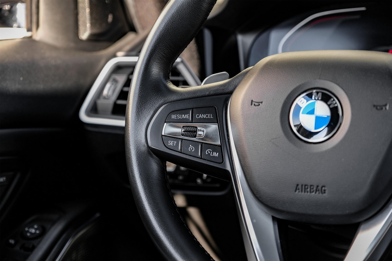 BMW 3 Series Vehicle Main Gallery Image 17