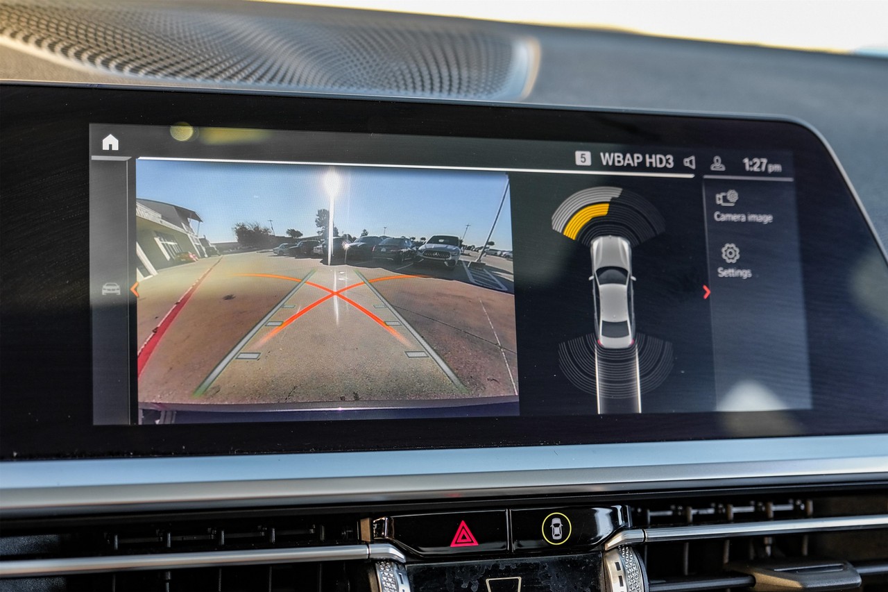 BMW 3 Series Vehicle Main Gallery Image 22