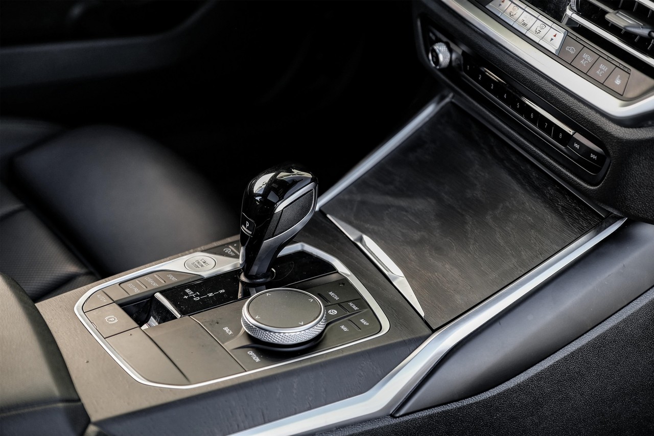 BMW 3 Series Vehicle Main Gallery Image 23