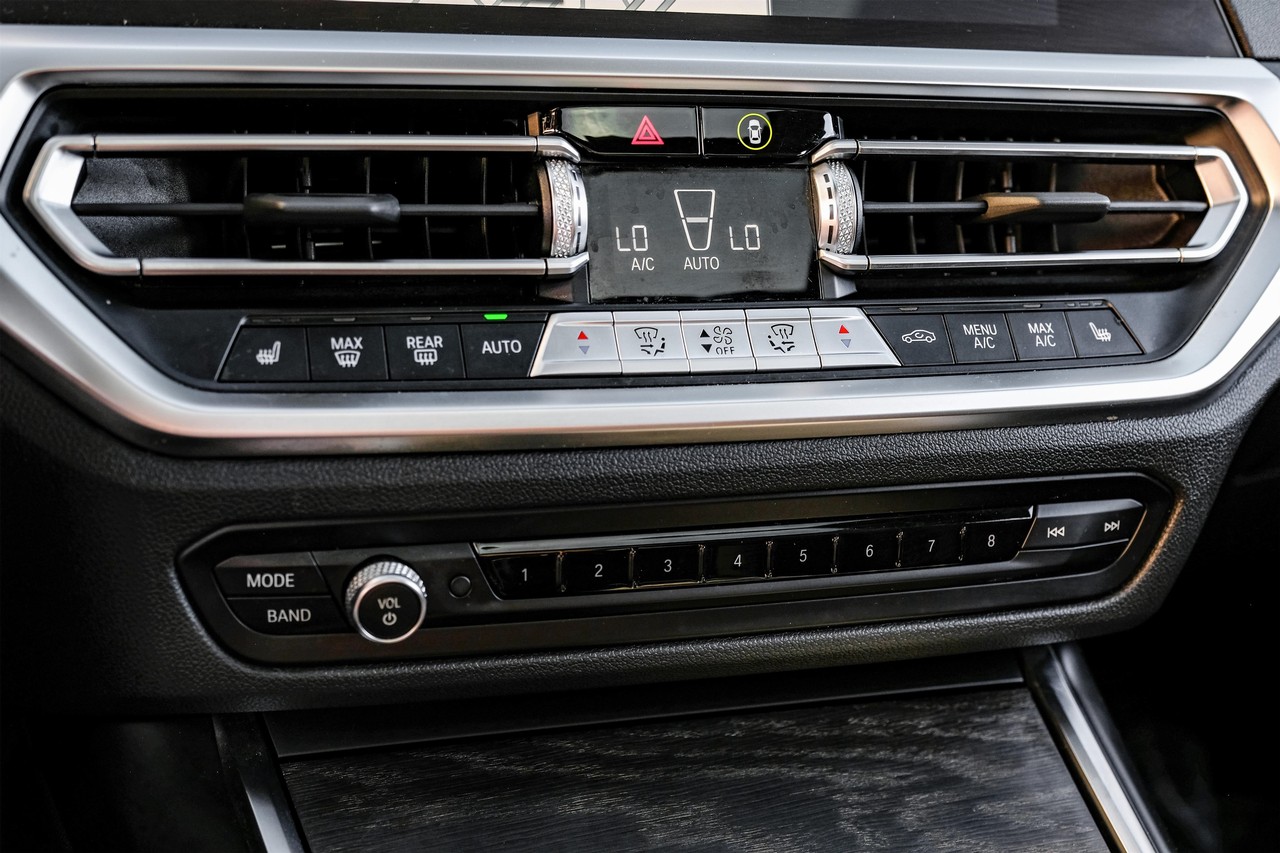 BMW 3 Series Vehicle Main Gallery Image 25