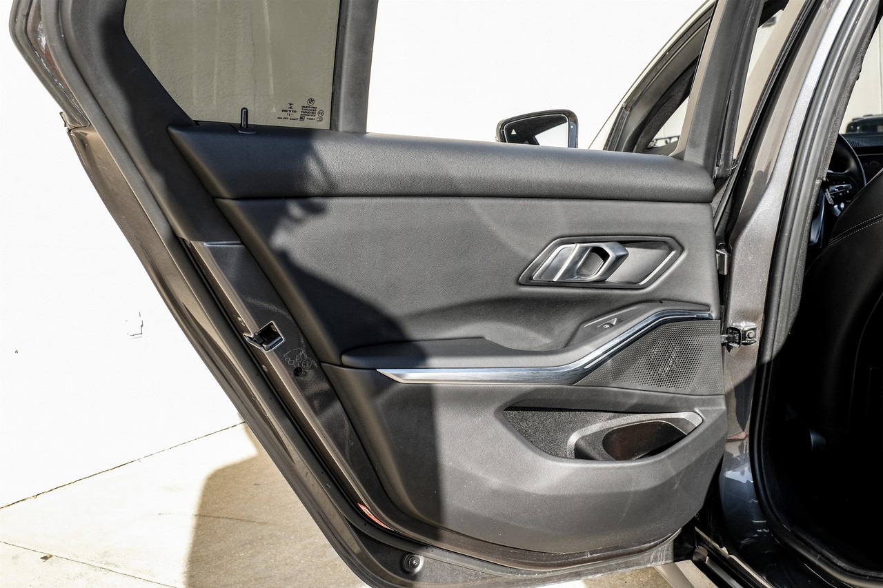 BMW 3 Series Vehicle Main Gallery Image 41