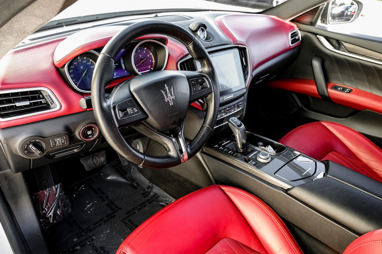 Maserati Ghibli Vehicle Main Gallery Image 03