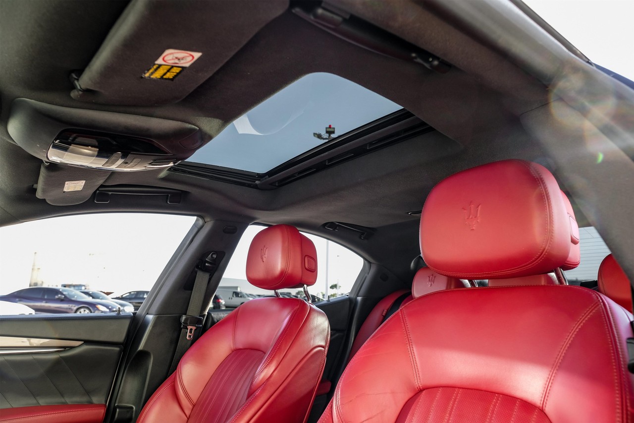 Maserati Ghibli Vehicle Main Gallery Image 05