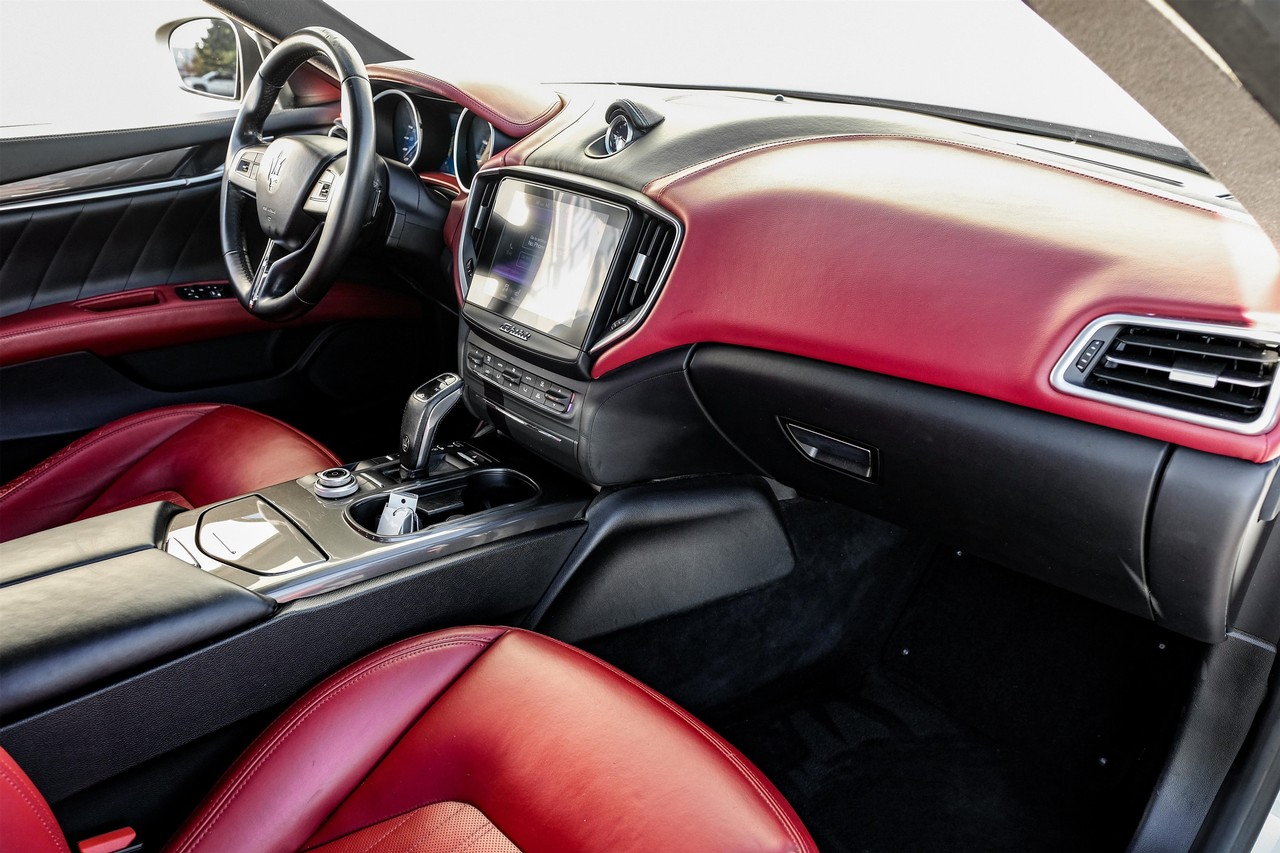 Maserati Ghibli Vehicle Main Gallery Image 13