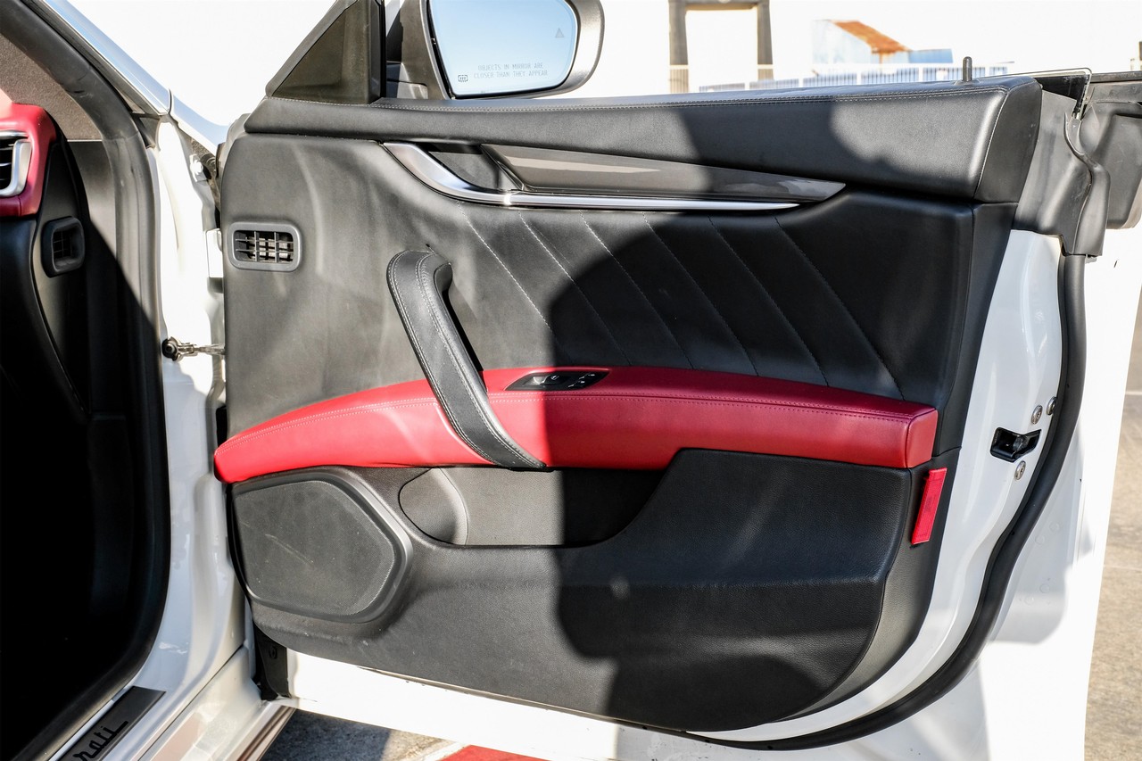 Maserati Ghibli Vehicle Main Gallery Image 43