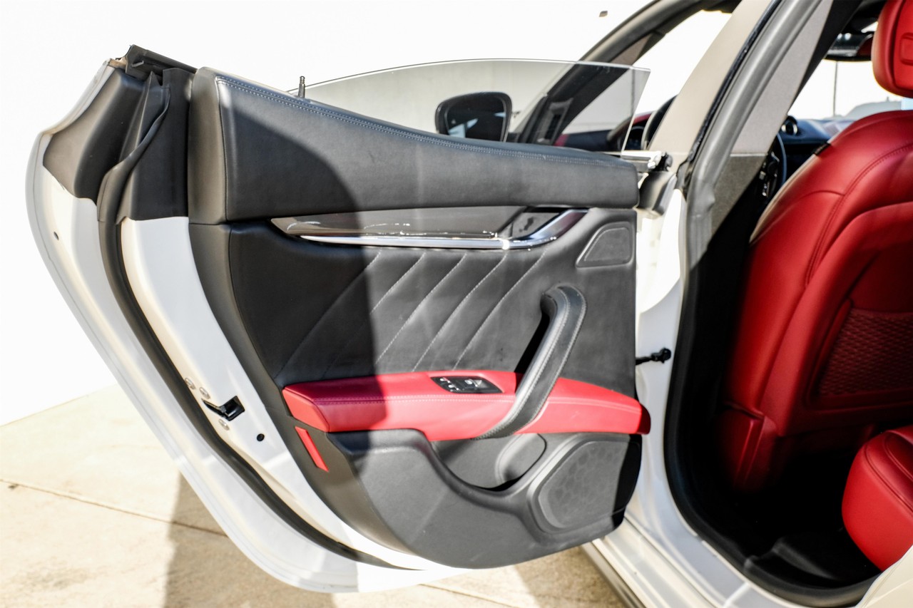 Maserati Ghibli Vehicle Main Gallery Image 44