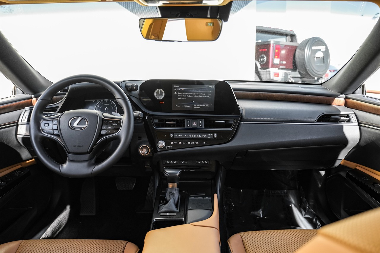 Lexus ES 350 Vehicle Main Gallery Image 15