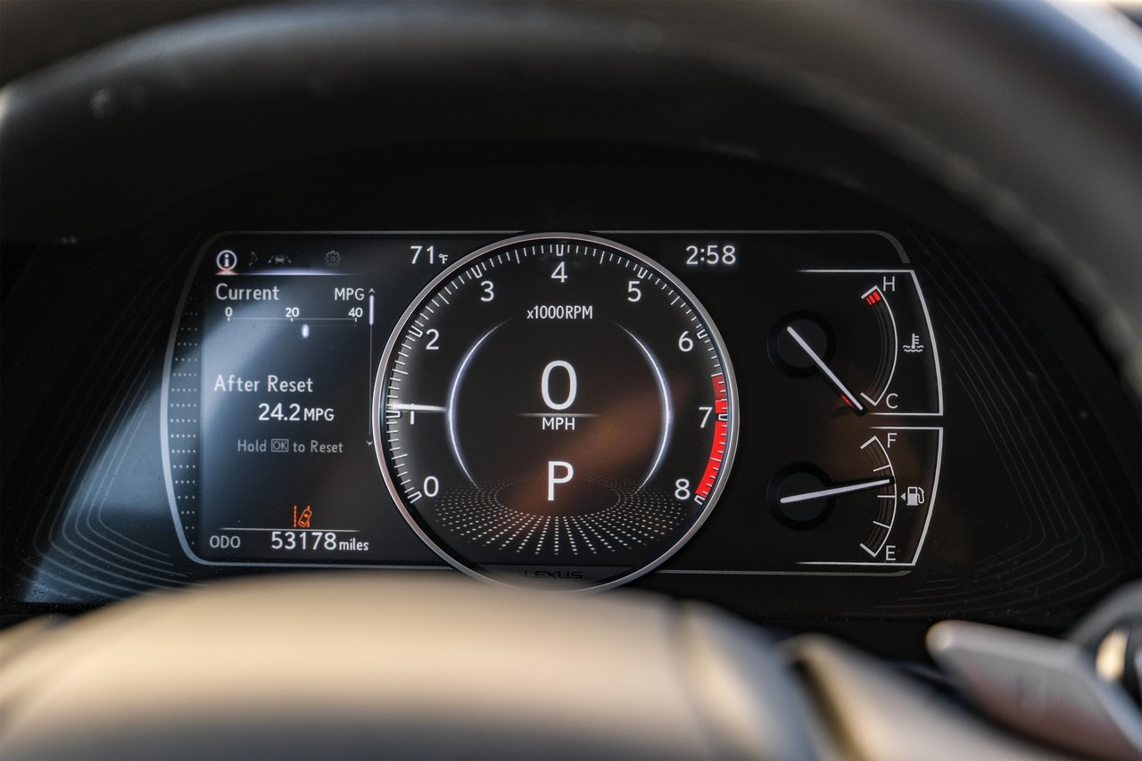 Lexus ES 350 Vehicle Main Gallery Image 19