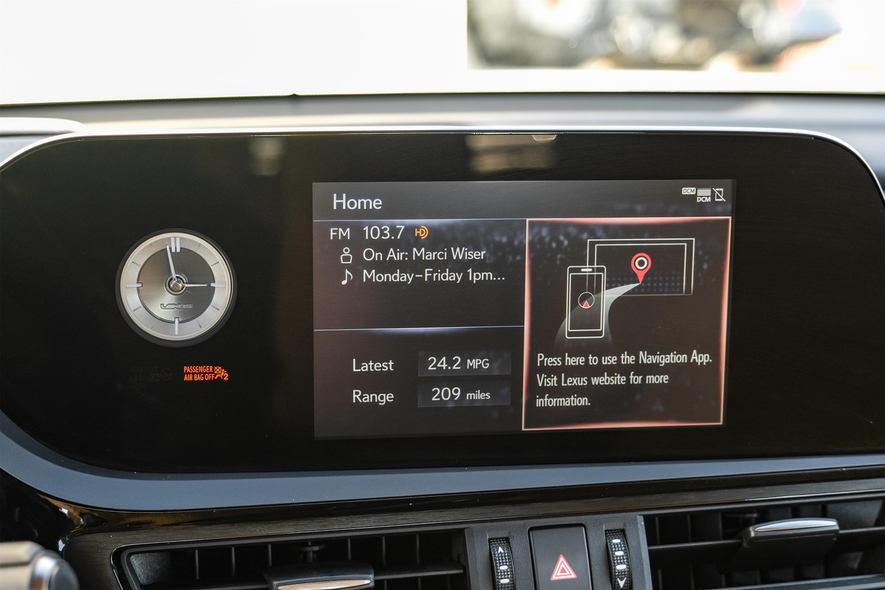 Lexus ES 350 Vehicle Main Gallery Image 28