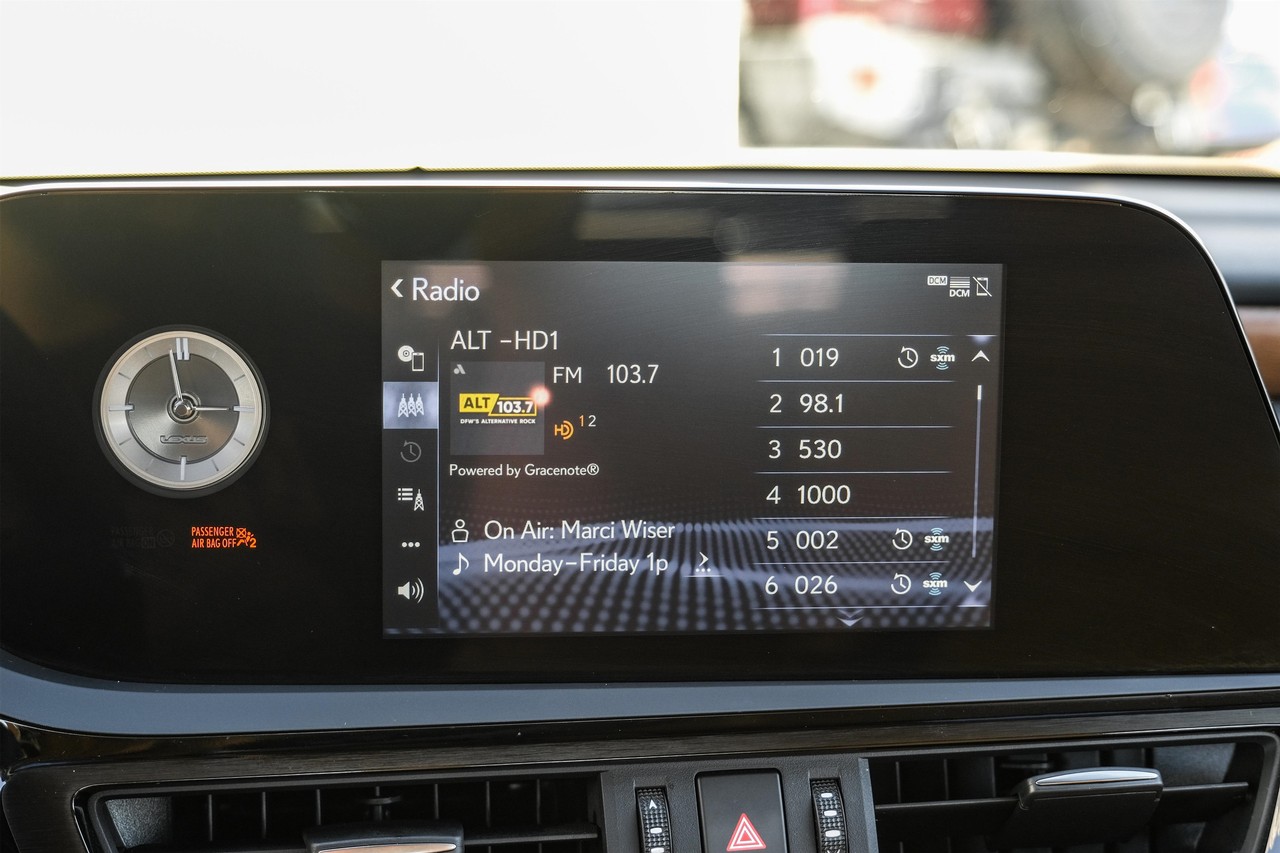 Lexus ES 350 Vehicle Main Gallery Image 29