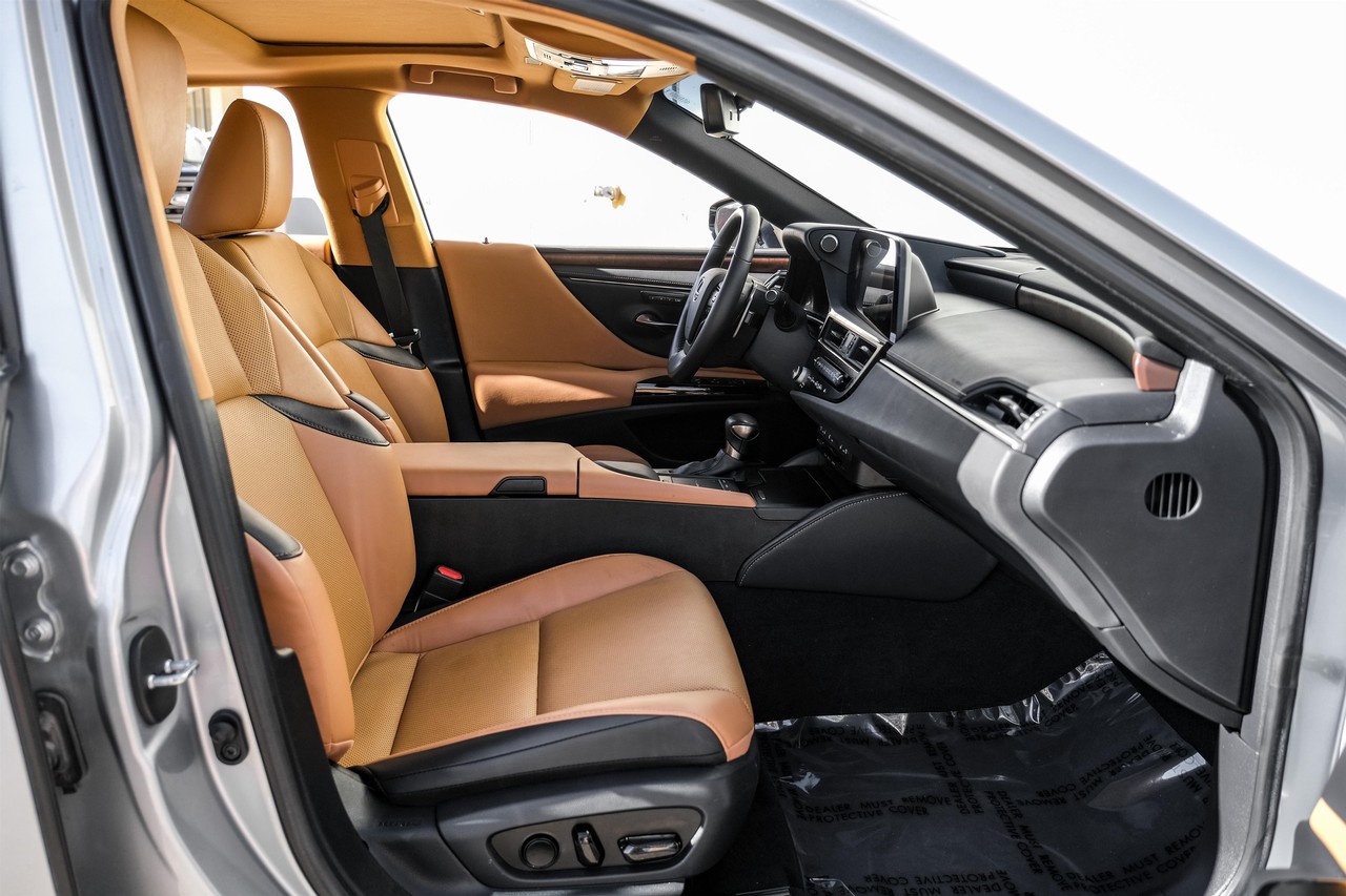 Lexus ES 350 Vehicle Main Gallery Image 33