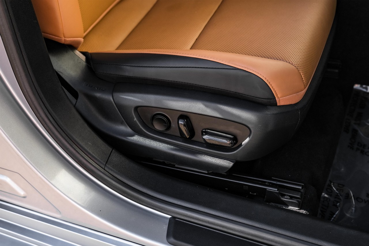 Lexus ES 350 Vehicle Main Gallery Image 35