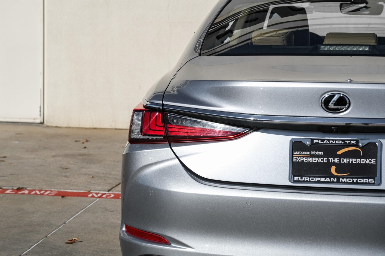 Lexus ES 350 Vehicle Main Gallery Image 48