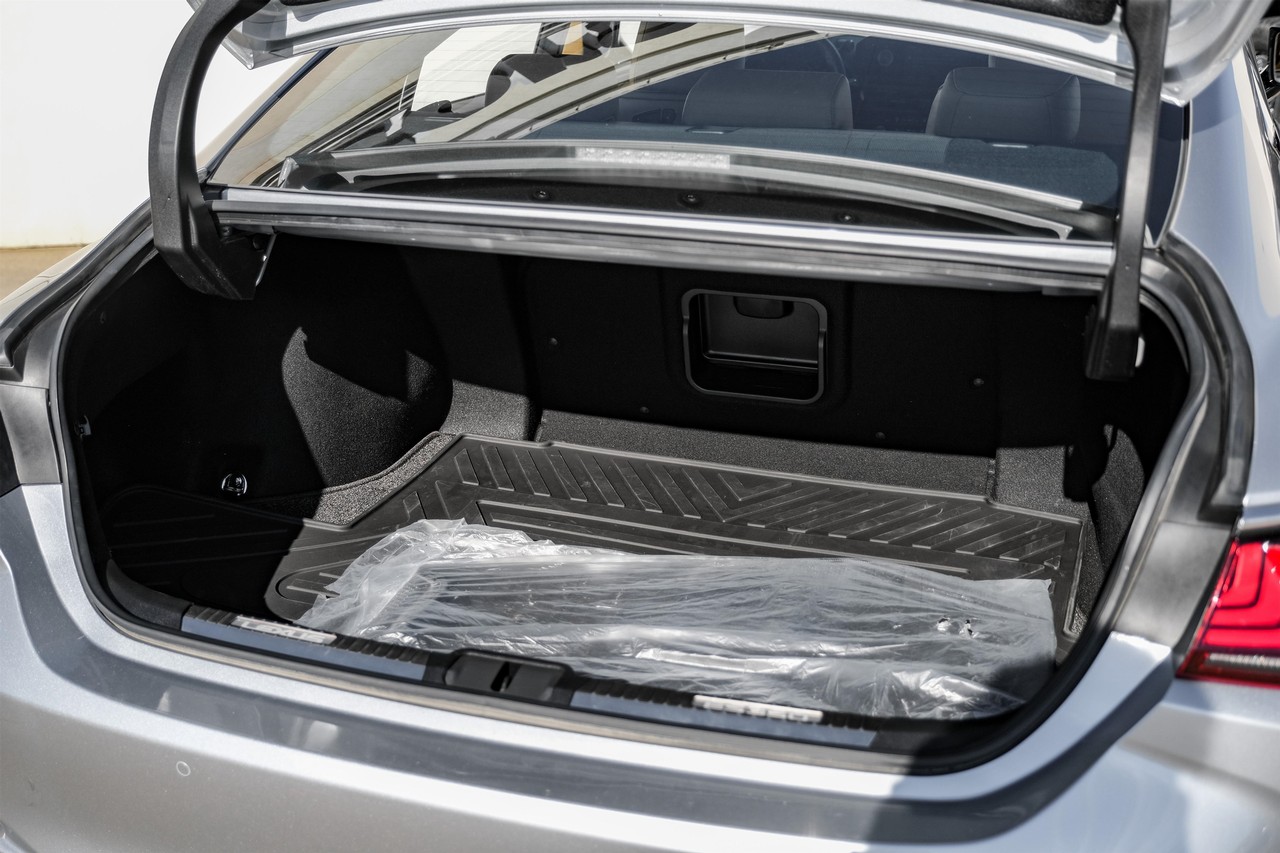 Lexus ES 350 Vehicle Main Gallery Image 50