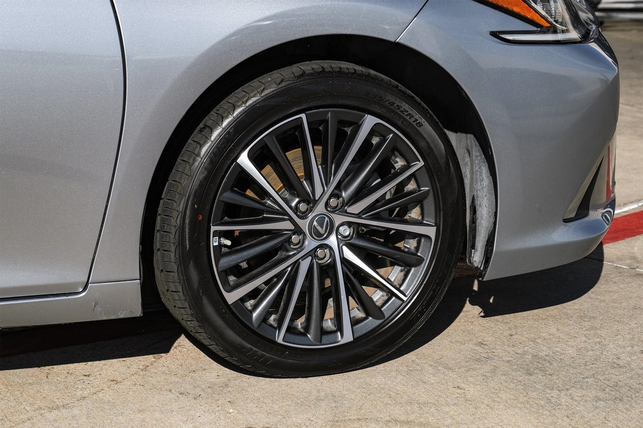 Lexus ES 350 Vehicle Main Gallery Image 53