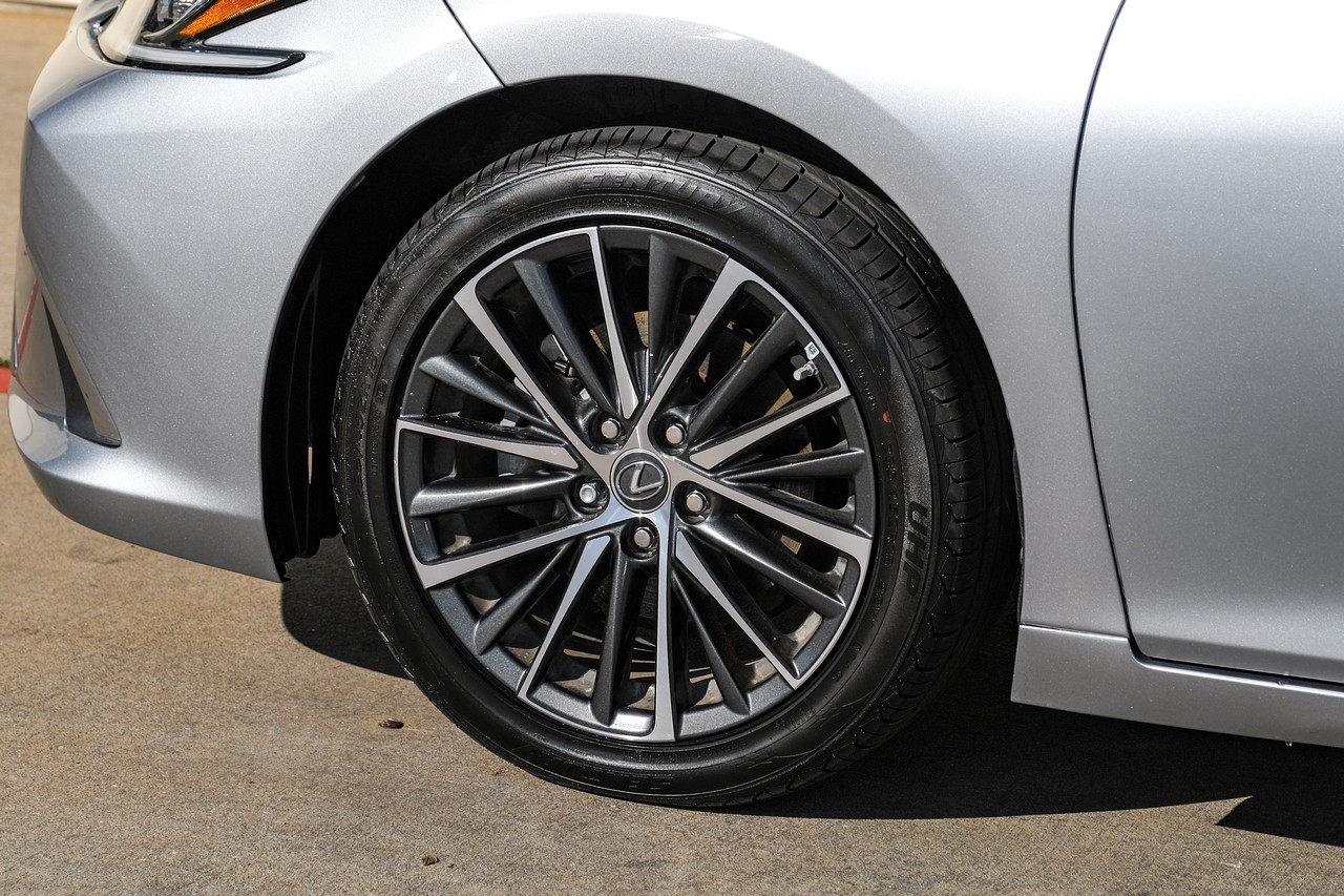 Lexus ES 350 Vehicle Main Gallery Image 54