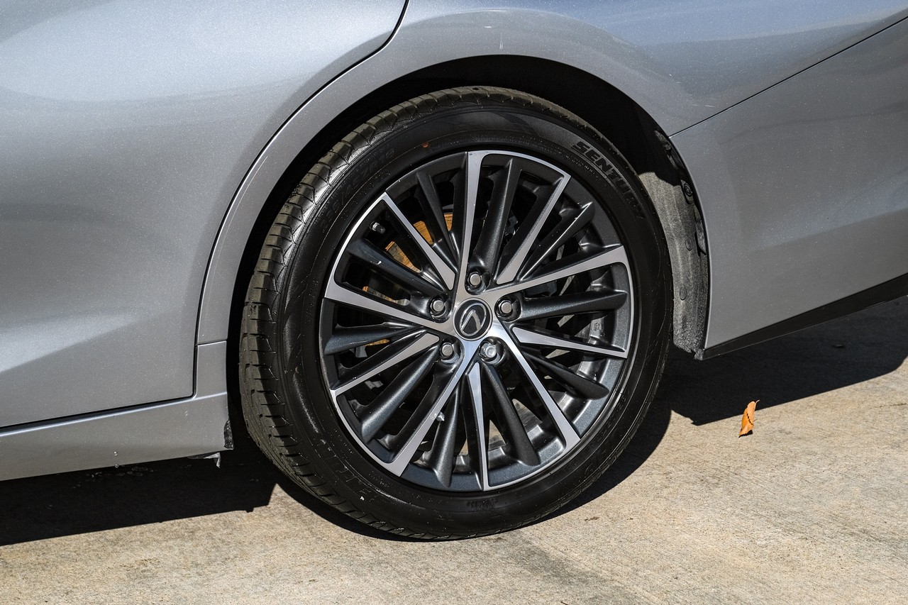 Lexus ES 350 Vehicle Main Gallery Image 55