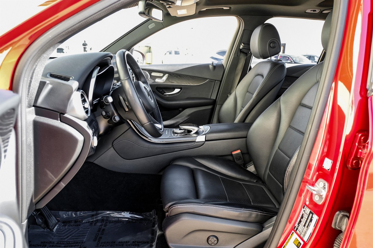 Mercedes-Benz GLC Vehicle Main Gallery Image 04