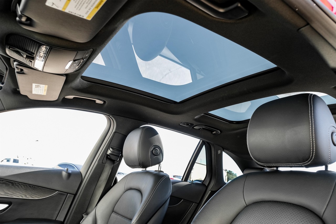 Mercedes-Benz GLC Vehicle Main Gallery Image 05