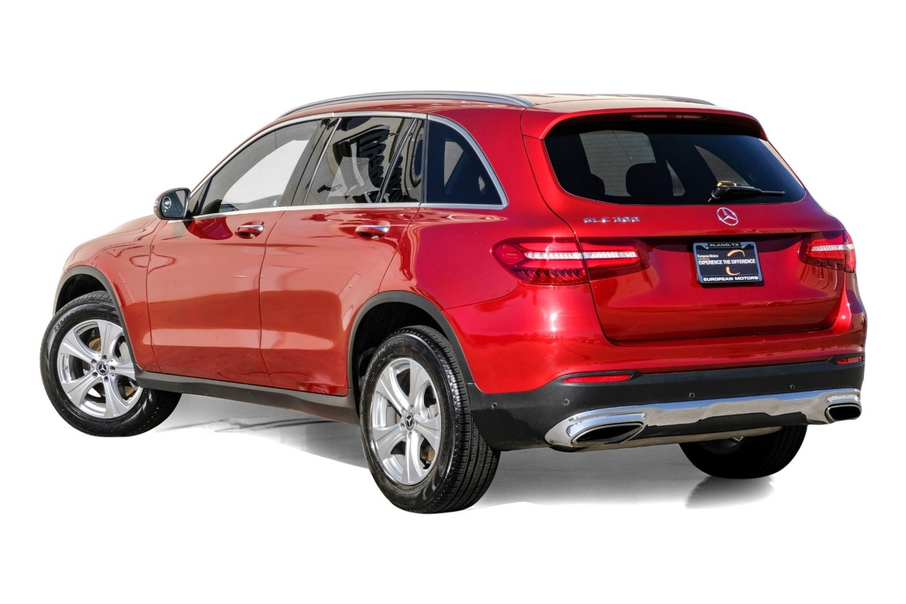 Mercedes-Benz GLC Vehicle Main Gallery Image 11