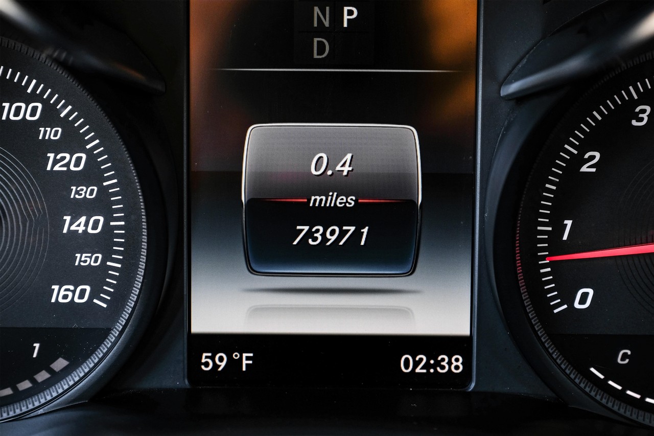 Mercedes-Benz GLC Vehicle Main Gallery Image 21