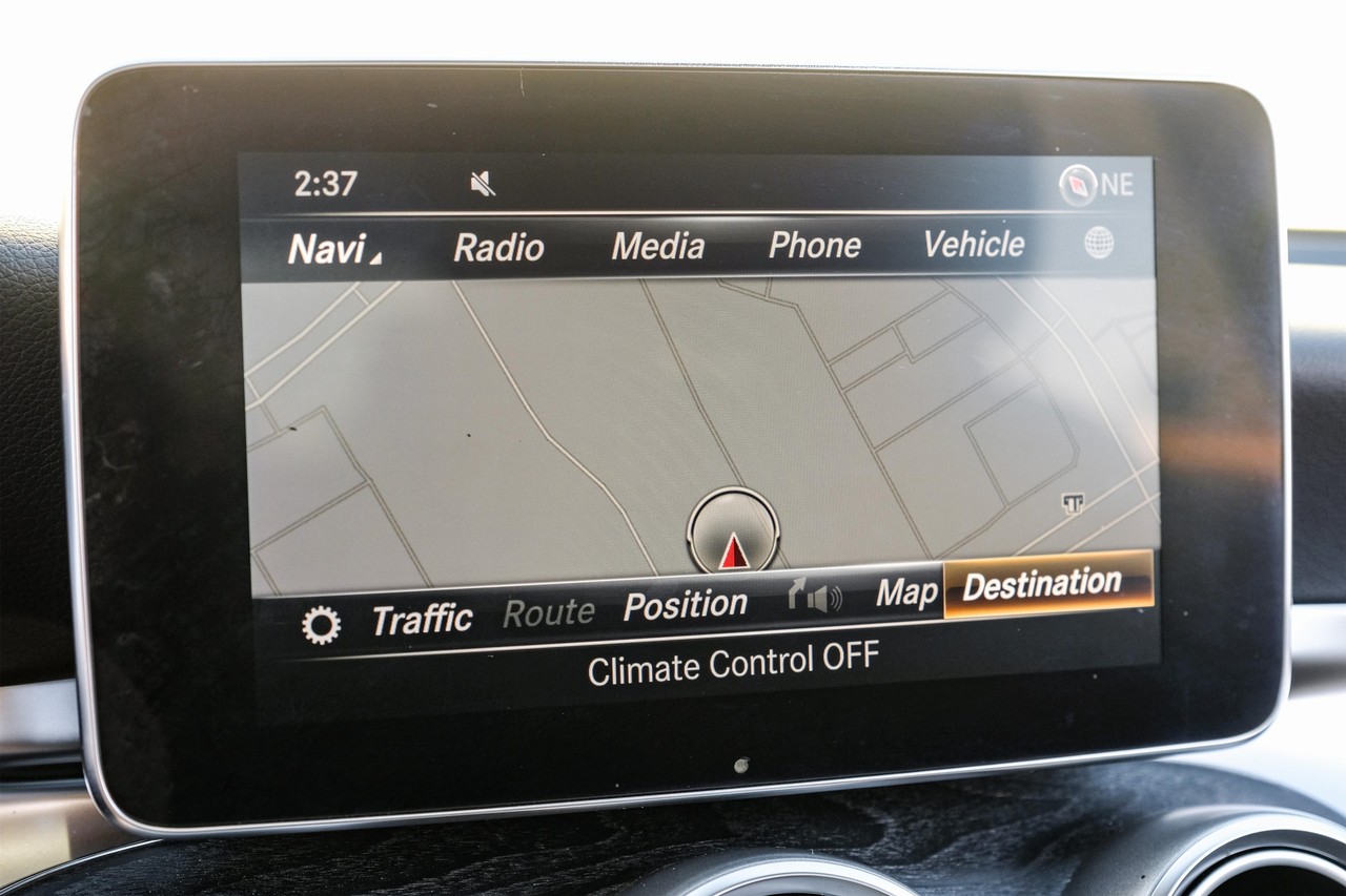 Mercedes-Benz GLC Vehicle Main Gallery Image 22