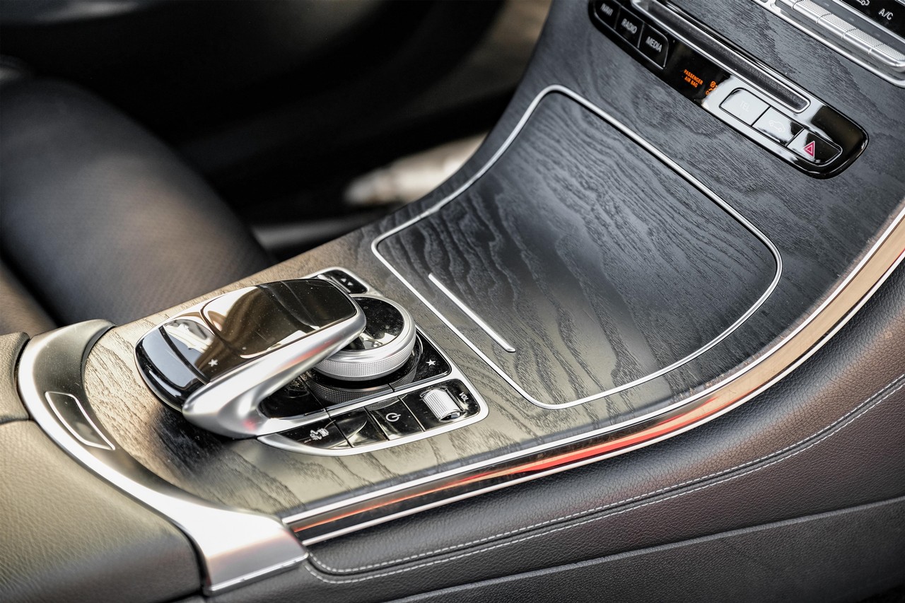 Mercedes-Benz GLC Vehicle Main Gallery Image 24