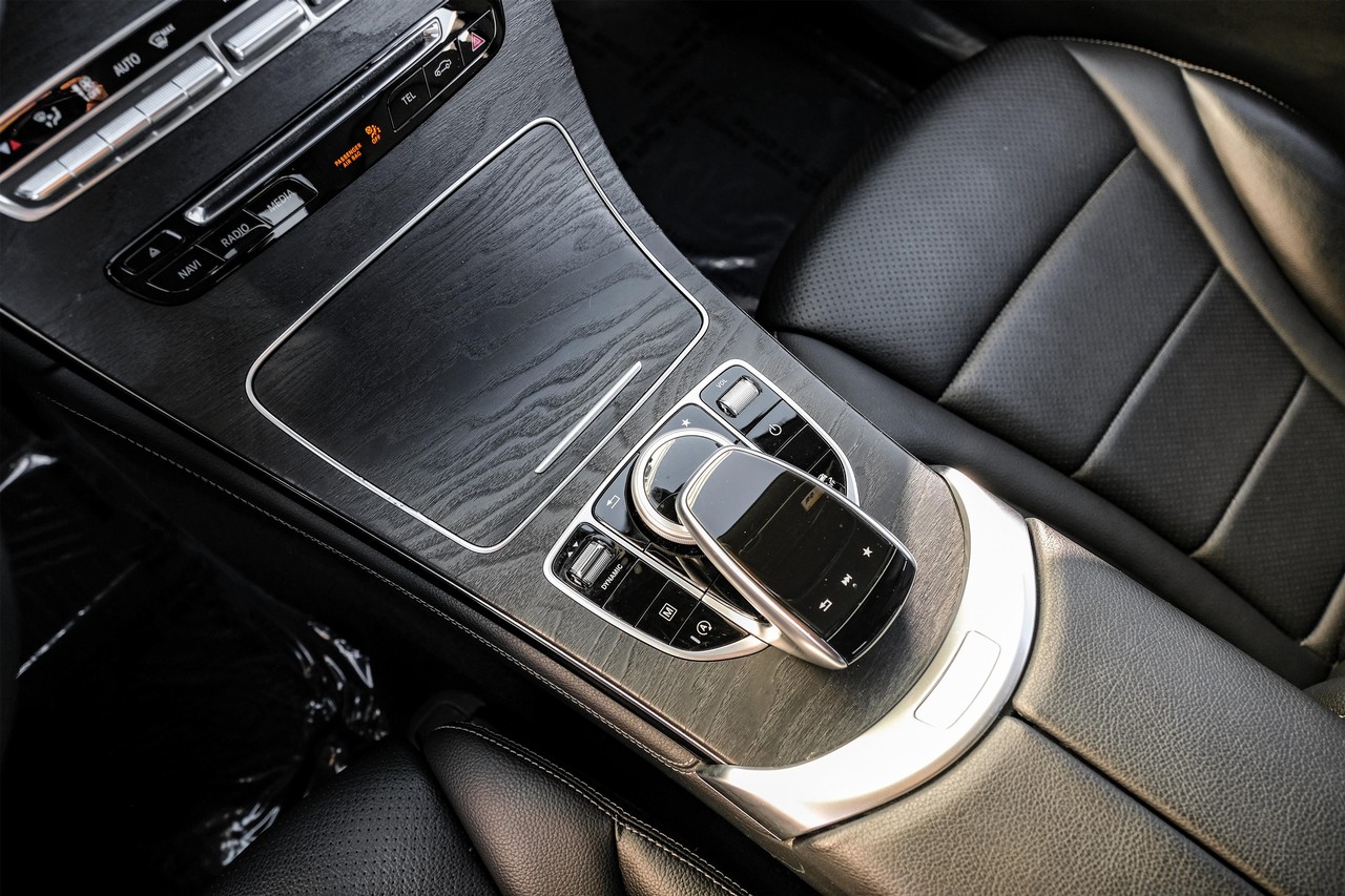 Mercedes-Benz GLC Vehicle Main Gallery Image 25