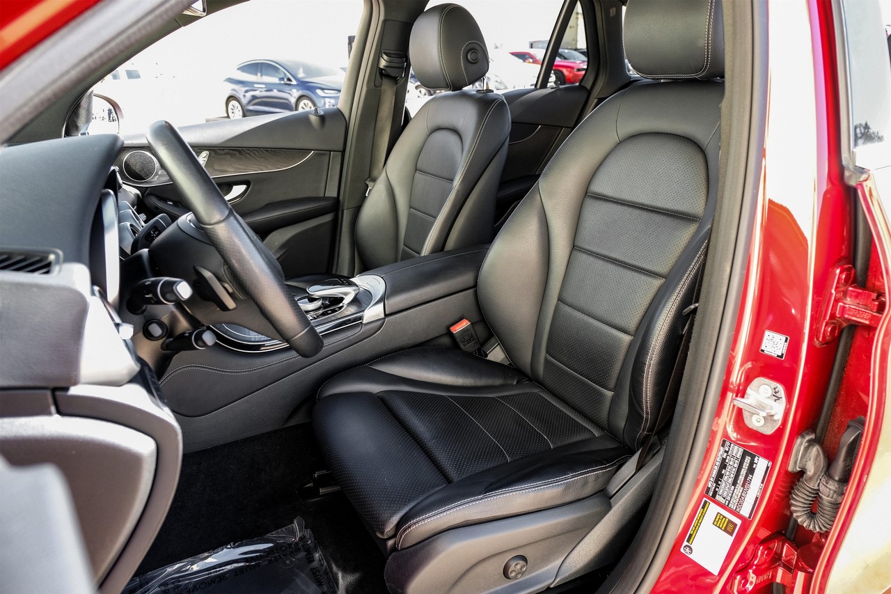 Mercedes-Benz GLC Vehicle Main Gallery Image 32